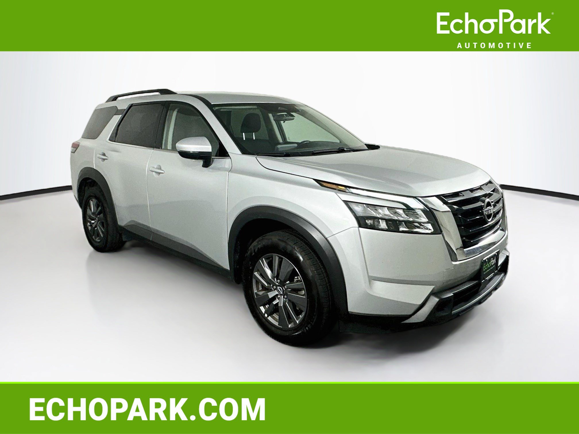 Used 2025 Nissan Pathfinder SV FWD image 1
