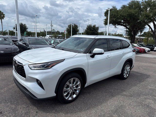 Used 2023 Toyota Highlander Limited FWD image 1