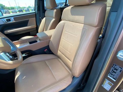 Used 2024 Hyundai Santa Fe Limited AWD/4WD image 9