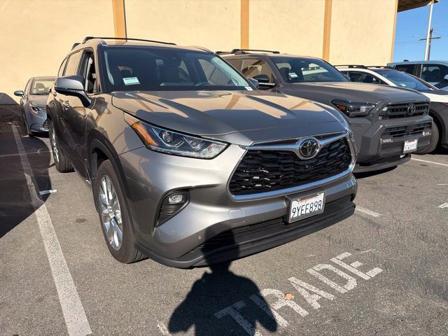 Certified 2026 Toyota Highlander Limited AWD/4WD image 3
