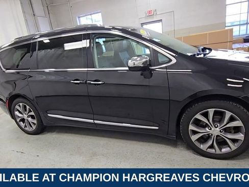 Used 2020 Chrysler Pacifica Limited w/ Tire & Wheel Group image 2