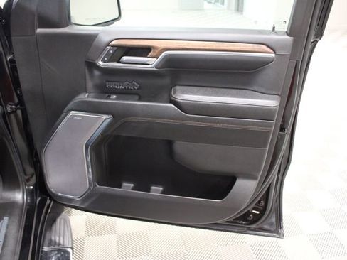 Used 2023 Chevrolet Silverado 1500 High Country w/ High Country Premium Package AWD/4WD image 25
