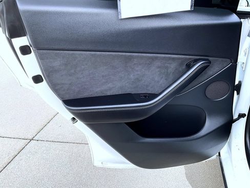 Used 2021 Tesla Model Y Long Range AWD/4WD image 22