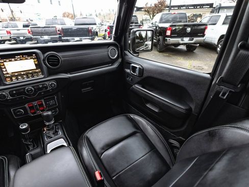 Used 2023 Jeep Wrangler Unlimited Sahara image 30
