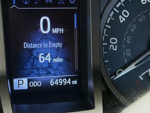 Used 2016 Toyota Tacoma Limited w/ Towing Package image 16