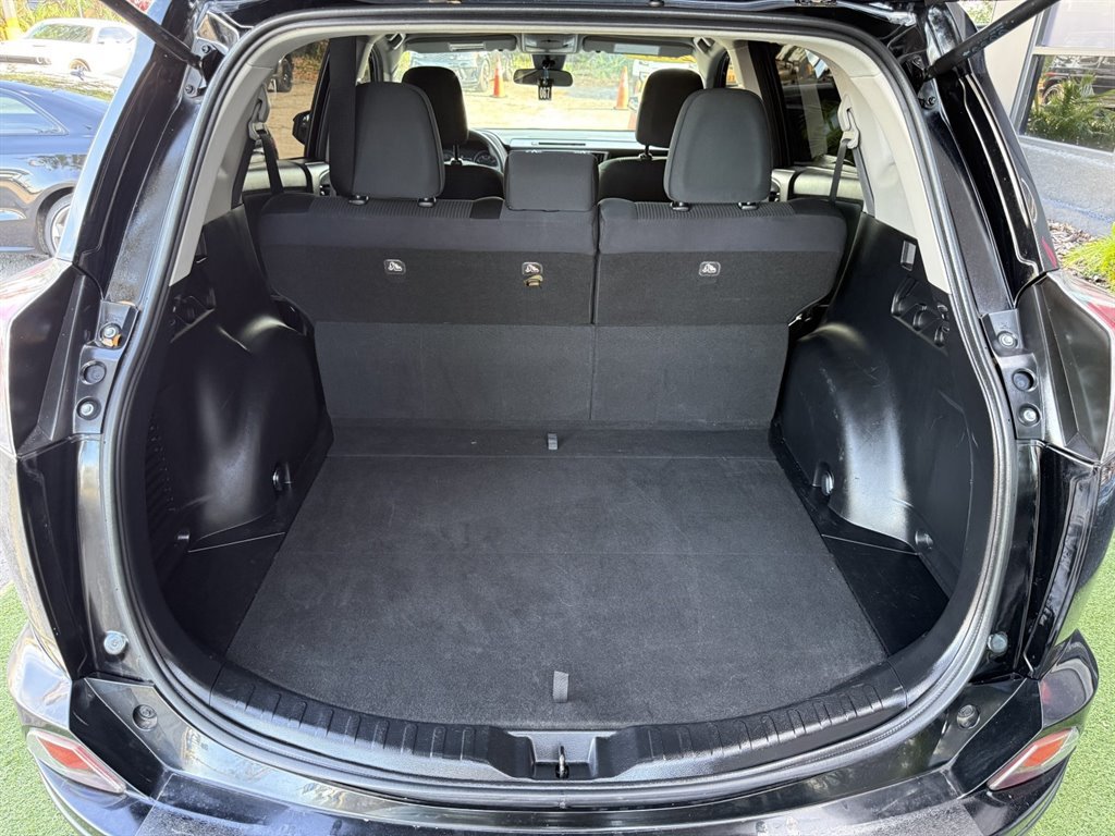 Used 2017 Toyota RAV4 LE FWD image 25