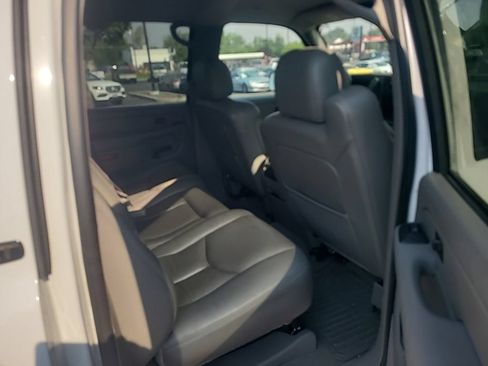Used 2005 Chevrolet Silverado 2500 LT w/ Heavy-Duty Power Package AWD/4WD image 10