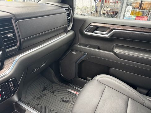 Used 2023 Chevrolet Silverado 1500 LTZ AWD/4WD image 15