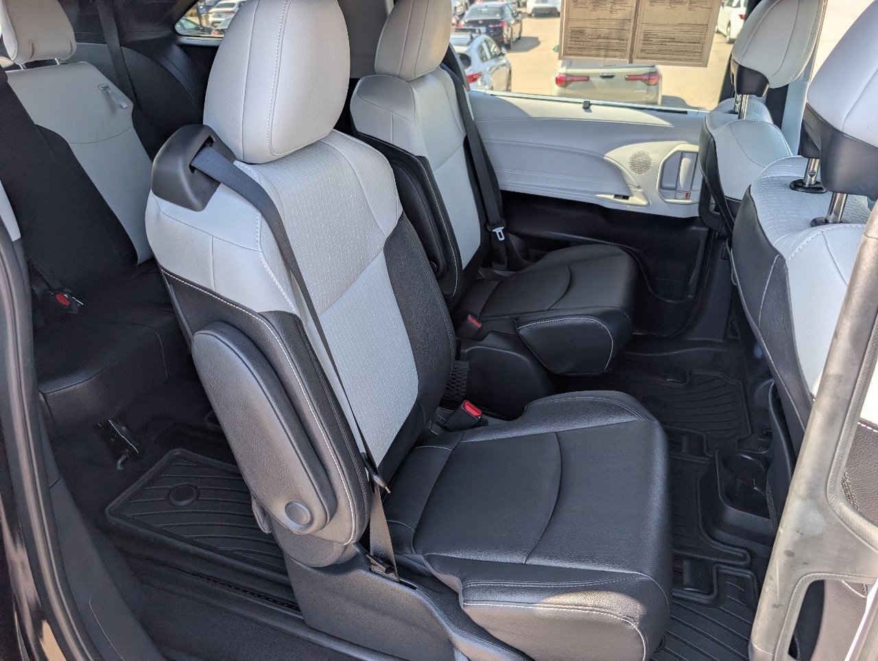 Used 2026 Toyota Sienna XSE FWD image 5