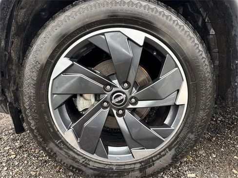 Used 2024 Nissan Rogue SV image 26