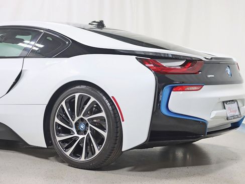 Used 2016 BMW i8 image 11