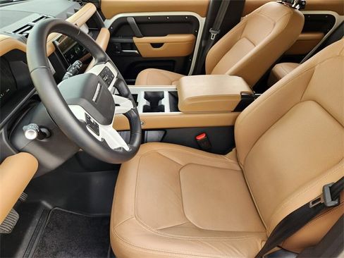 Used 2025 Land Rover Defender 130 X-Dynamic SE image 10