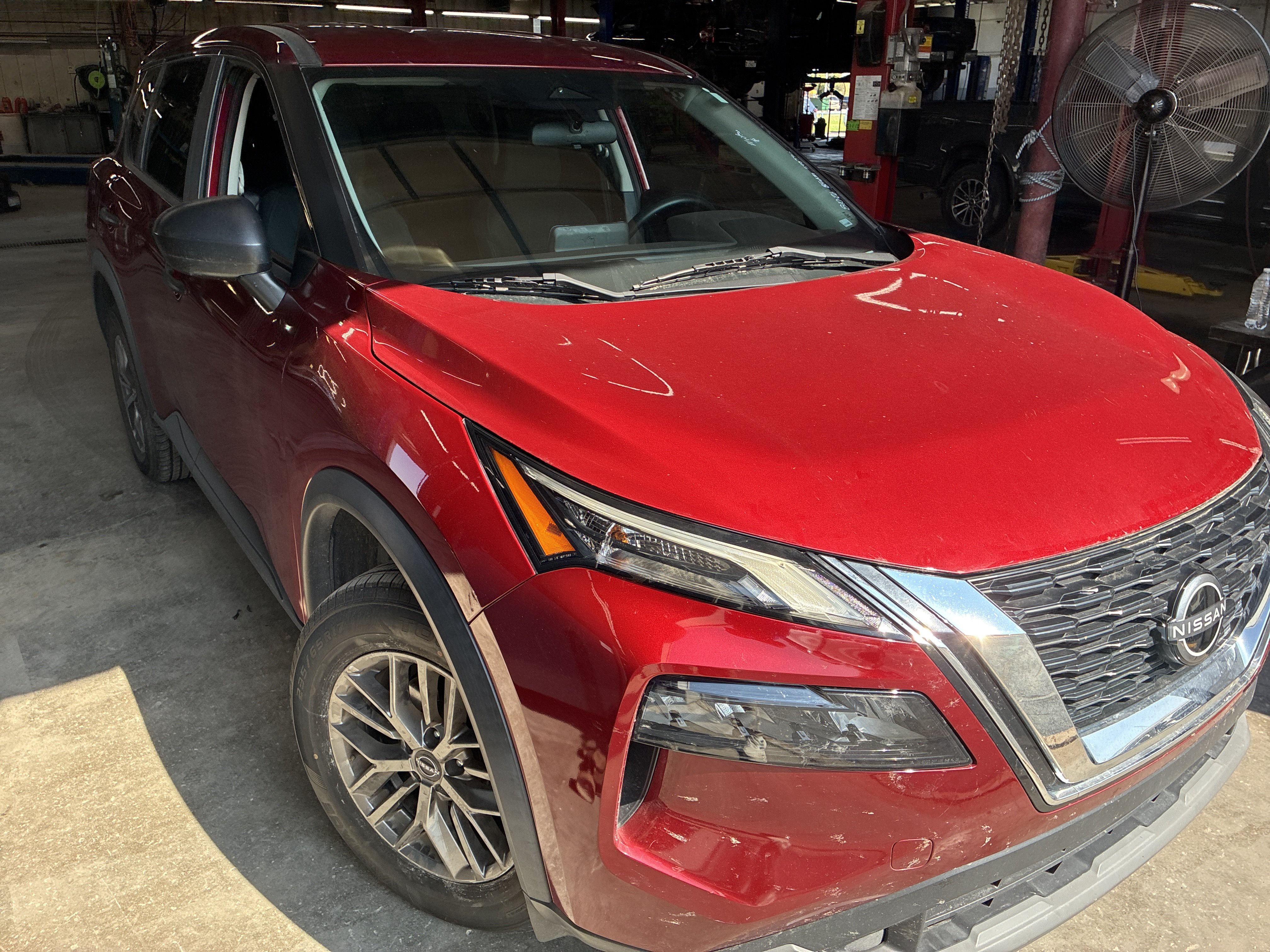 Used 2023 Nissan Rogue S AWD/4WD image 2