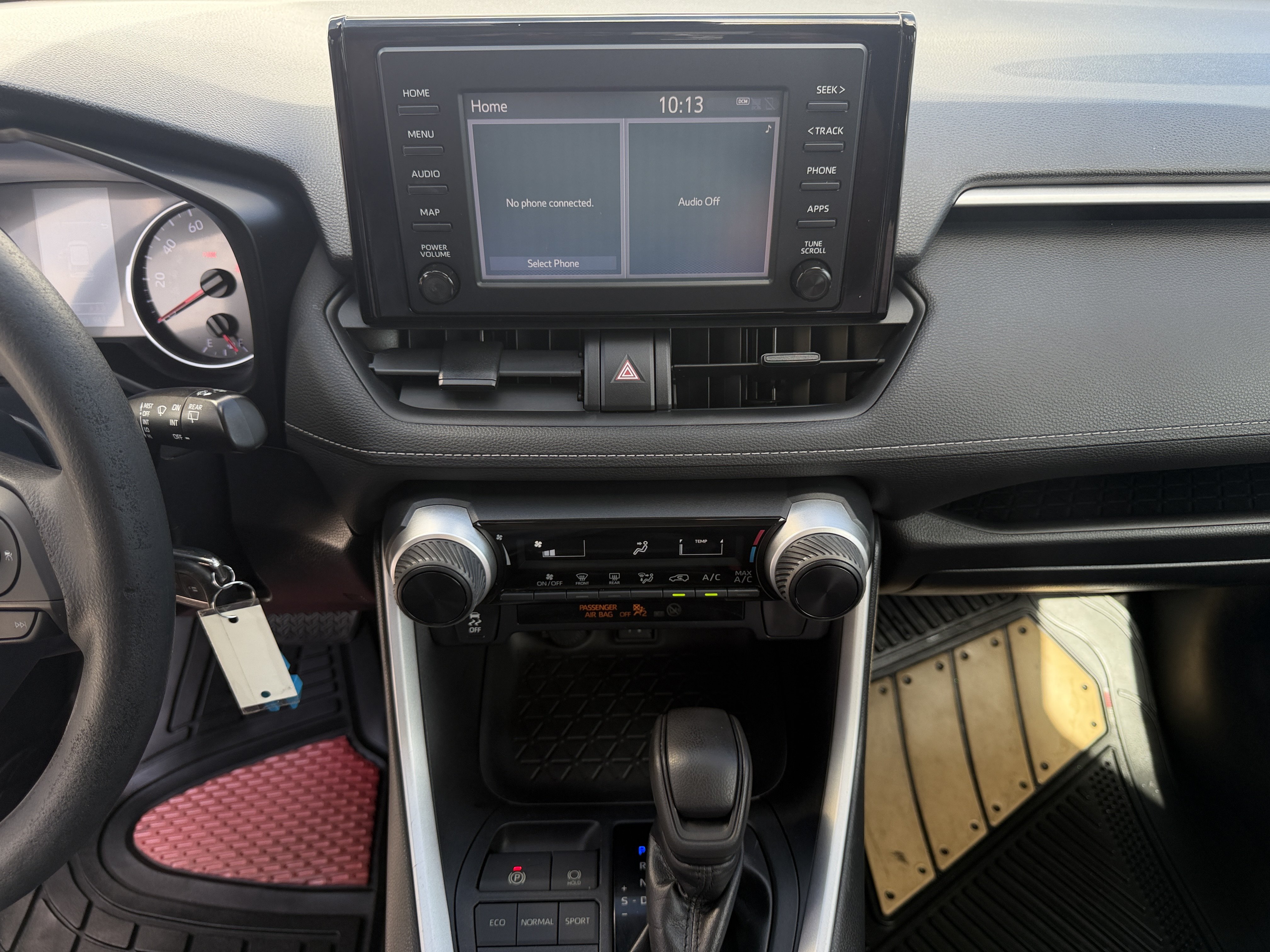 Used 2019 Toyota RAV4 LE FWD image 22