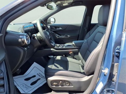 New 2026 Chevrolet Equinox LT w/ Convenience Package II FWD image 12