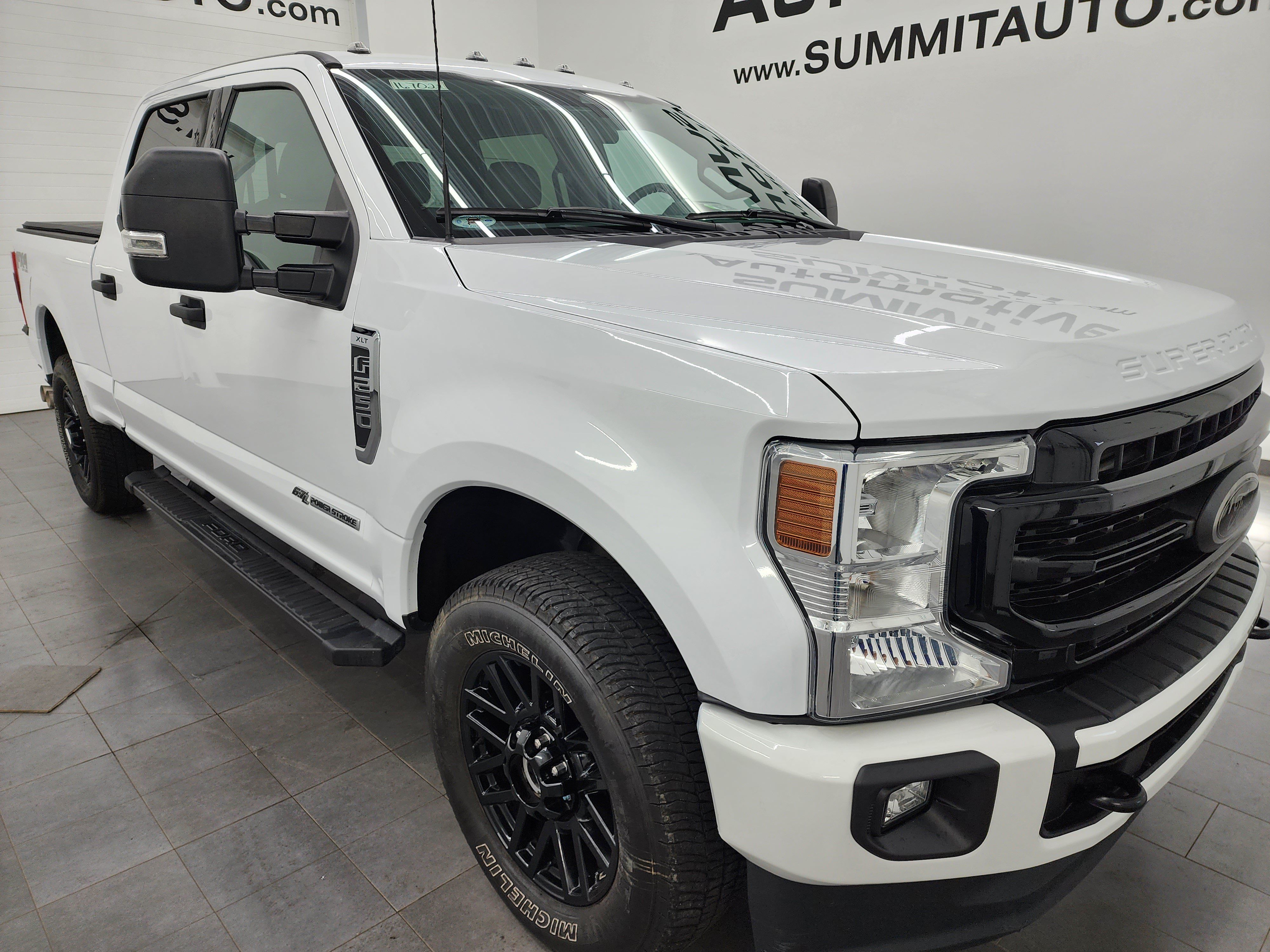 Used 2022 Ford F250 XLT w/ Black Appearance Package AWD/4WD image 2