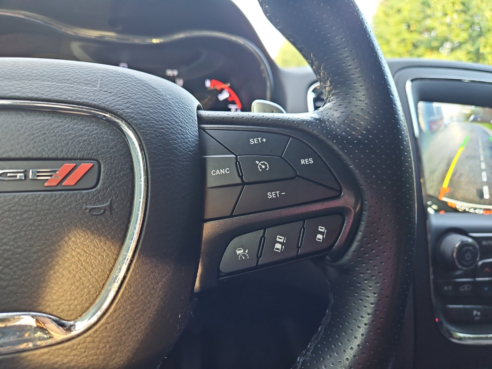 Used 2018 Dodge Durango R/T w/ Technology Group AWD/4WD image 32