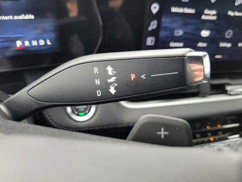 Used 2025 Chevrolet Equinox LT w/ Safety and Technology Package image 21