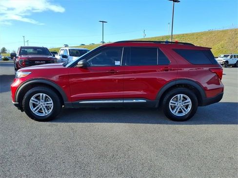 Used 2021 Ford Explorer XLT w/ Equipment Group 202A image 8