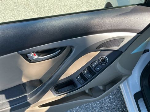 Used 2014 Hyundai Elantra Limited FWD image 14