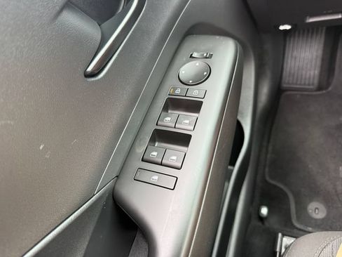 Used 2025 Hyundai Kona SEL AWD/4WD image 20