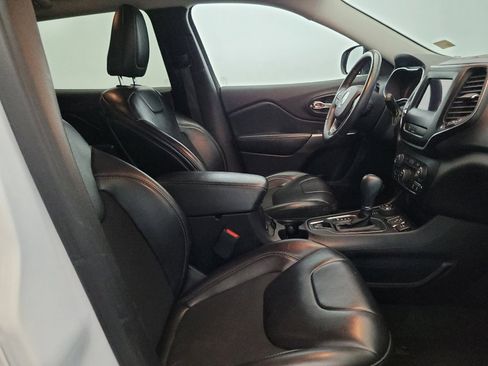 Used 2019 Jeep Cherokee Latitude Plus w/ Cold Weather Group AWD/4WD image 21