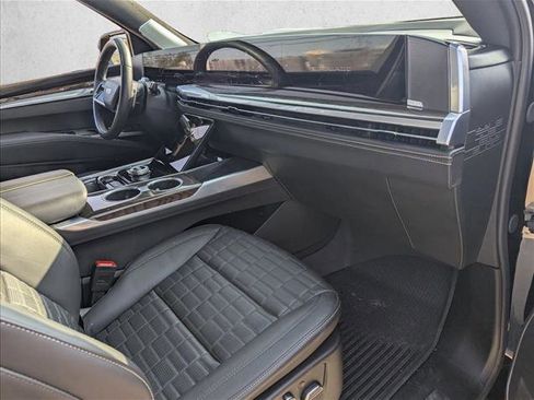 Used 2025 Cadillac Escalade Sport Platinum image 15