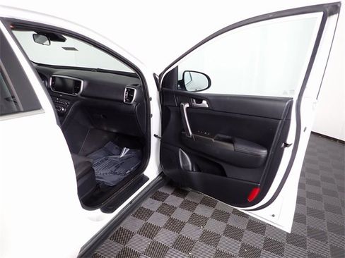 Used 2022 Kia Sportage LX image 26