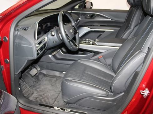 Certified 2025 Cadillac Lyriq Luxury w/ LPO, Floor Liner Package AWD/4WD image 7