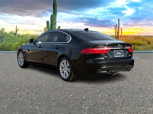 Used 2017 Jaguar XF Premium image 6