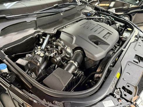 Used 2023 Land Rover Discovery Metropolitan Edition AWD/4WD image 33