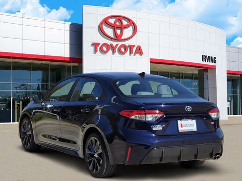 Used 2023 Toyota Corolla SE image 3