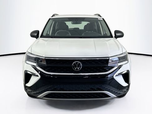 Used 2023 Volkswagen Taos S image 2