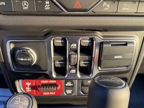 New 2026 Jeep Gladiator Rubicon AWD/4WD image 26