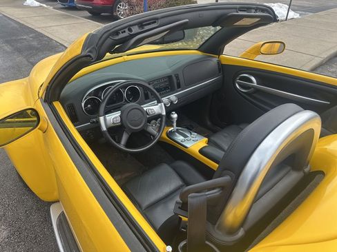 Used 2004 Chevrolet SSR w/ Preferred Equipment Group image 12