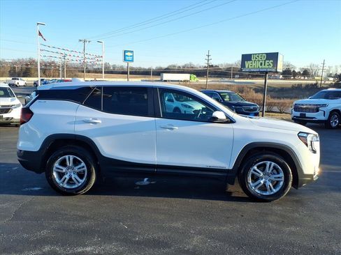 Used 2023 GMC Terrain SLE image 32