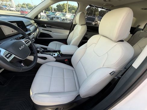 Certified 2025 Kia Telluride EX w/ EX Captain's Chair Package FWD image 20