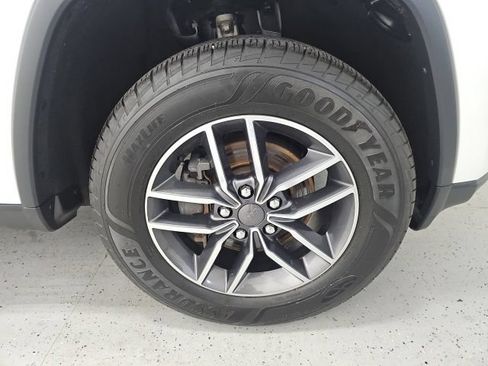 Used 2019 Jeep Grand Cherokee Limited AWD/4WD image 8