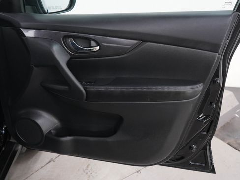 Used 2020 Nissan Rogue SV AWD/4WD image 9