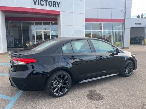 Used 2025 Toyota Corolla SE image 4