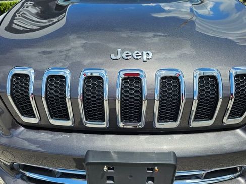 Used 2018 Jeep Cherokee Overland w/ Technology Group image 9