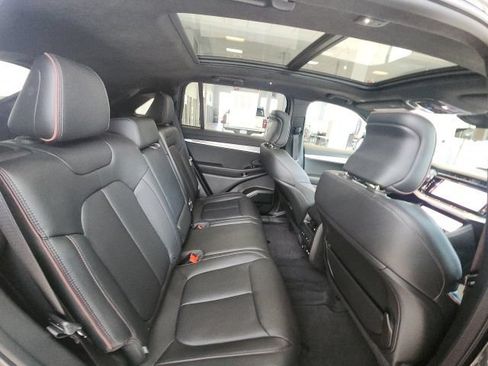 Used 2024 Jeep Wagoneer Launch Edition AWD/4WD image 27