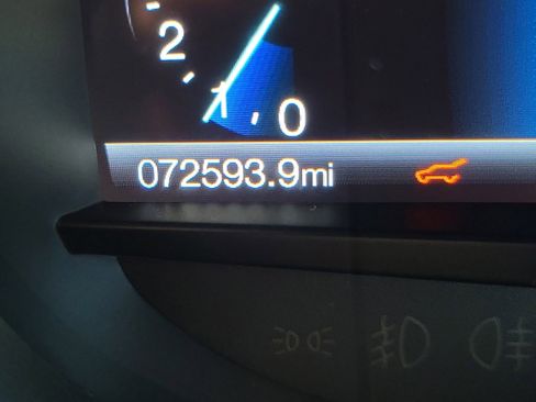 Used 2019 Ford Edge Titanium FWD image 17