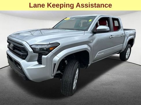 Used 2025 Toyota Tacoma SR5 AWD/4WD image 5