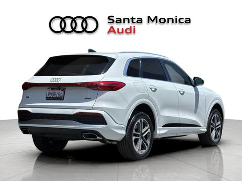Used 2025 Audi Q5 Premium w/ Convenience Package AWD/4WD image 2