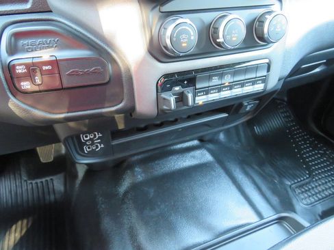 New 2022 RAM 3500 Tradesman w/ Chrome Appearance Group image 34