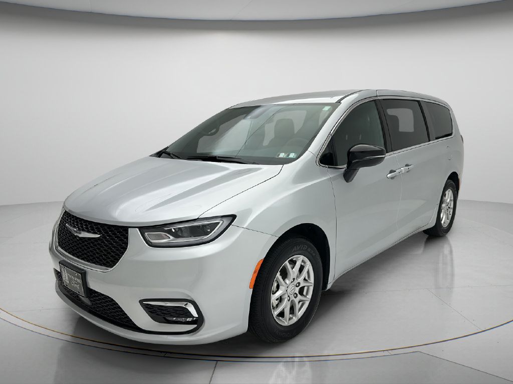 Used 2026 Chrysler Pacifica Select FWD image 3