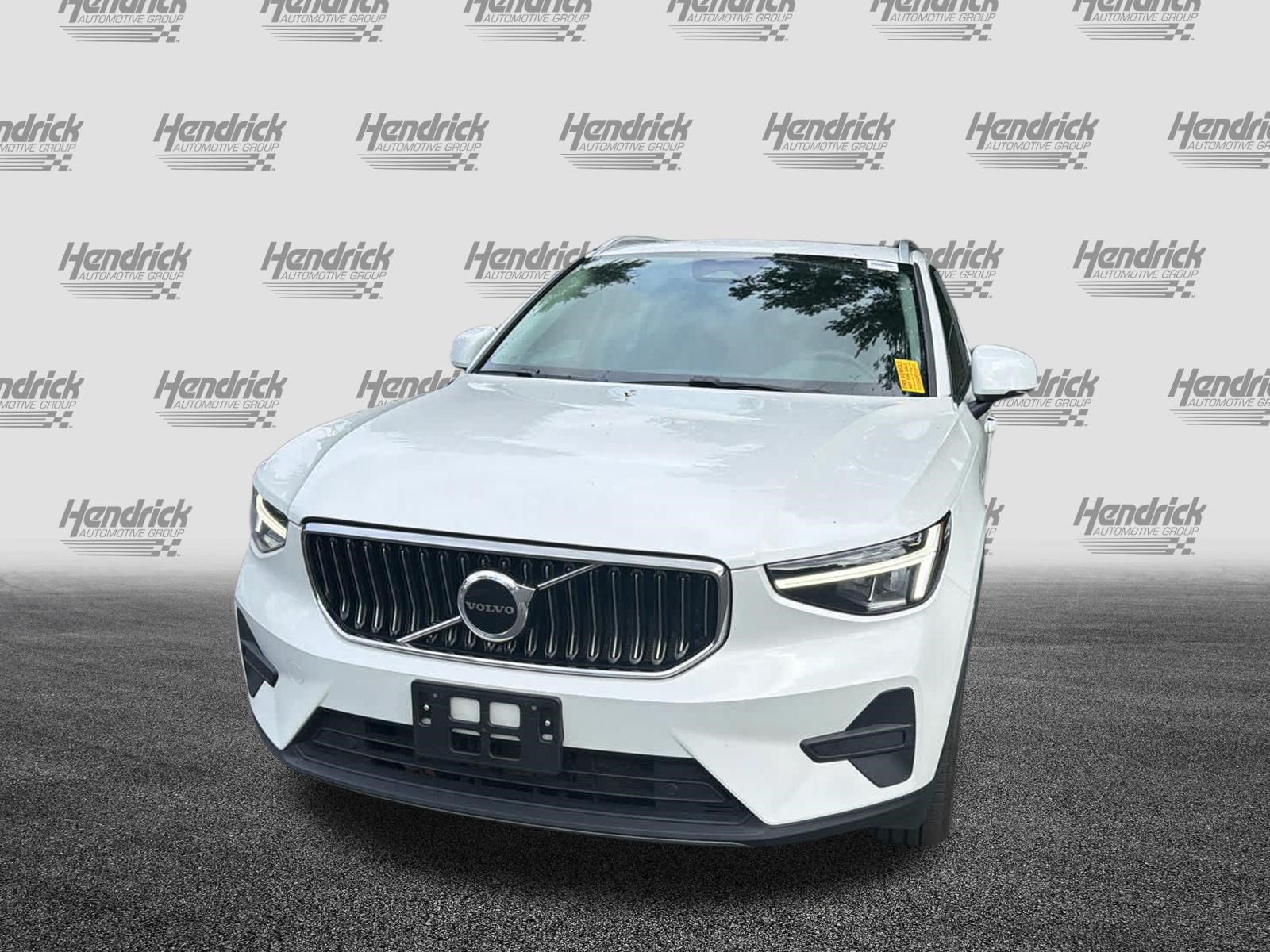 Used 2025 Volvo XC40 B5 Core AWD/4WD image 7