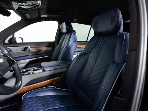Used 2026 Cadillac Vistiq Premium Luxury w/ LPO, Floor Liner Package AWD/4WD image 20