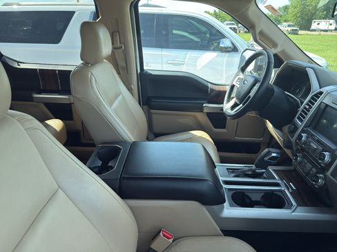 Used 2016 Ford F150 Lariat w/ Equipment Group 502A Luxury AWD/4WD image 5